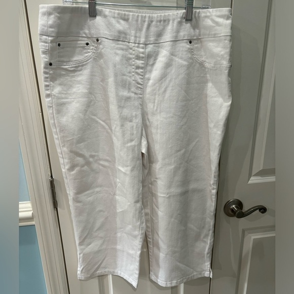 Ruby Rd. White size 16 pull on Capris - Picture 1 of 4